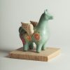 Llama botero con alas