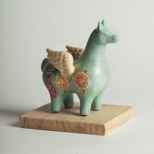Llama botero con alas